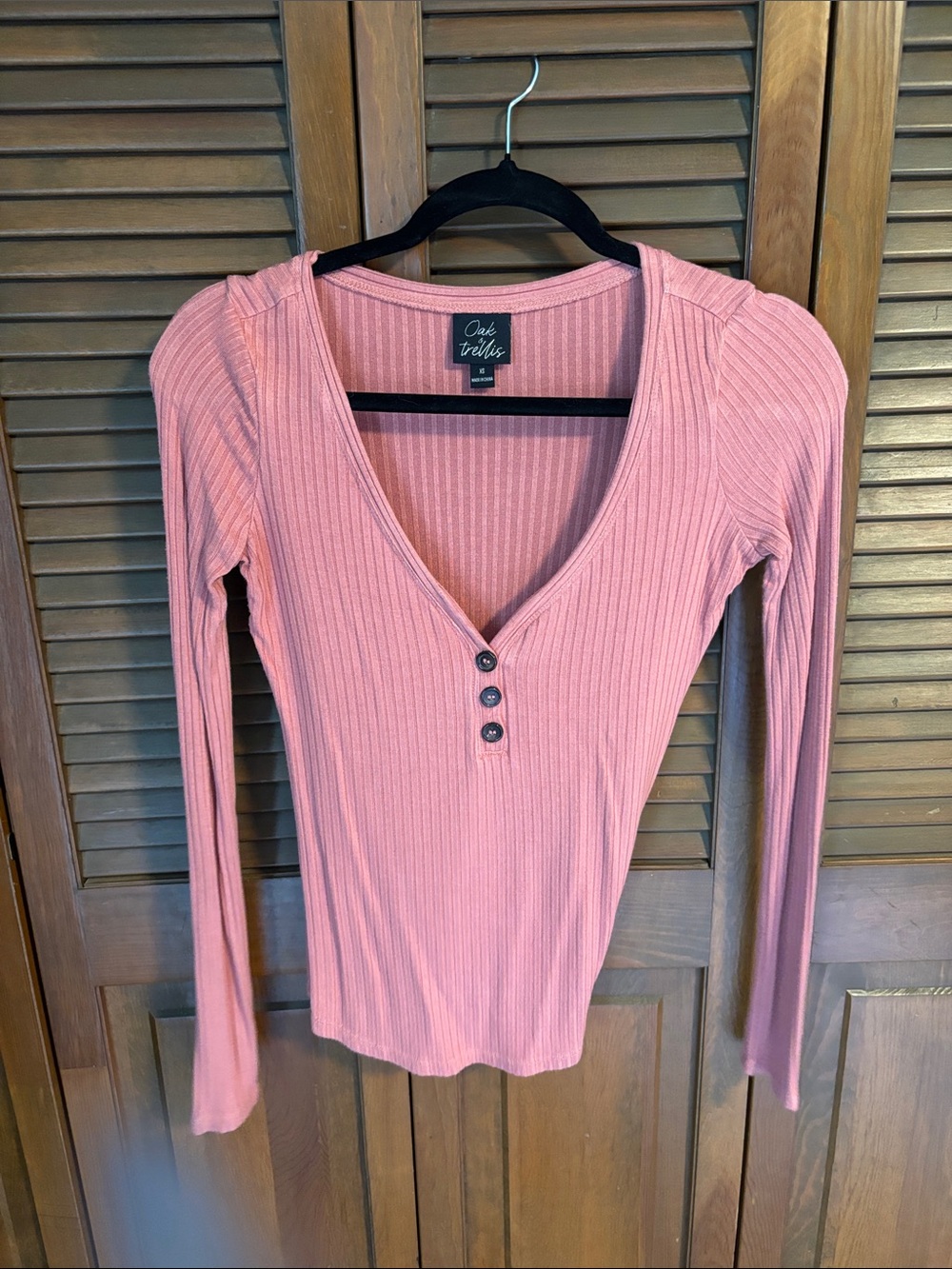 Oak & Trellis Long-Sleeve Ribbed Henley Top in Dusty Rose